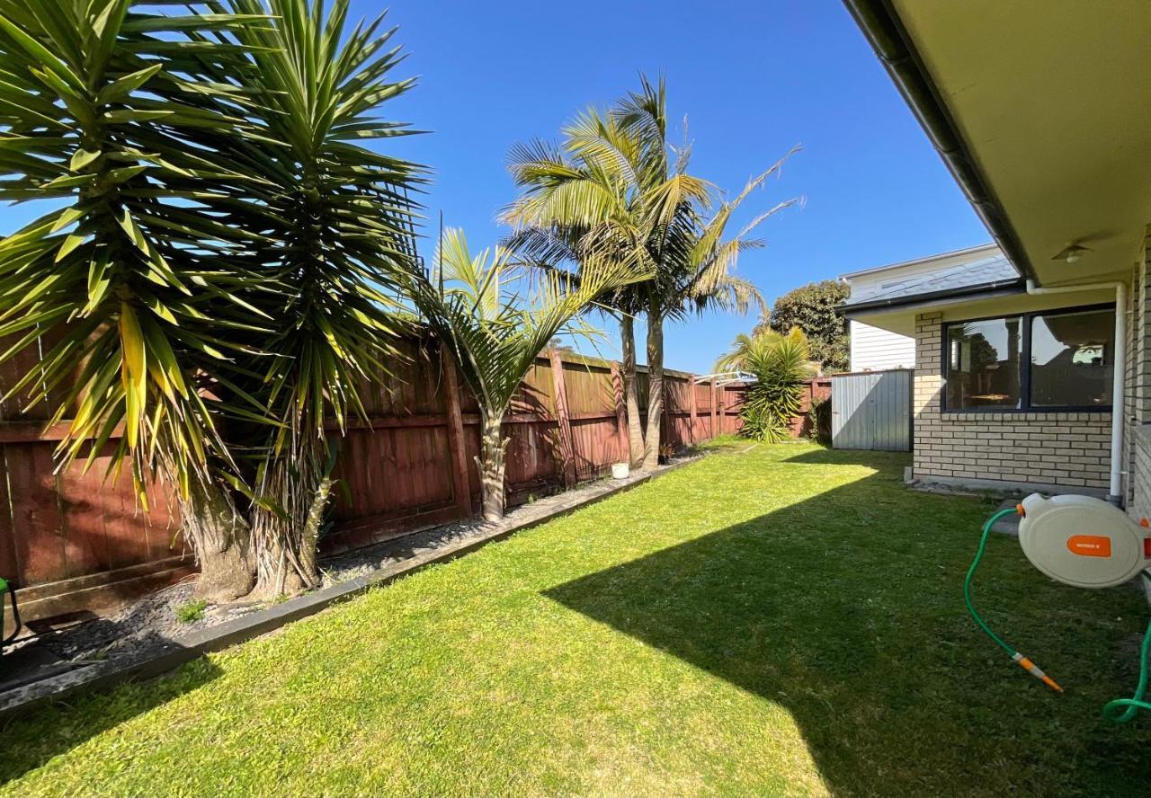 Free-Range On Papmoa Beach Tauranga Exterior photo